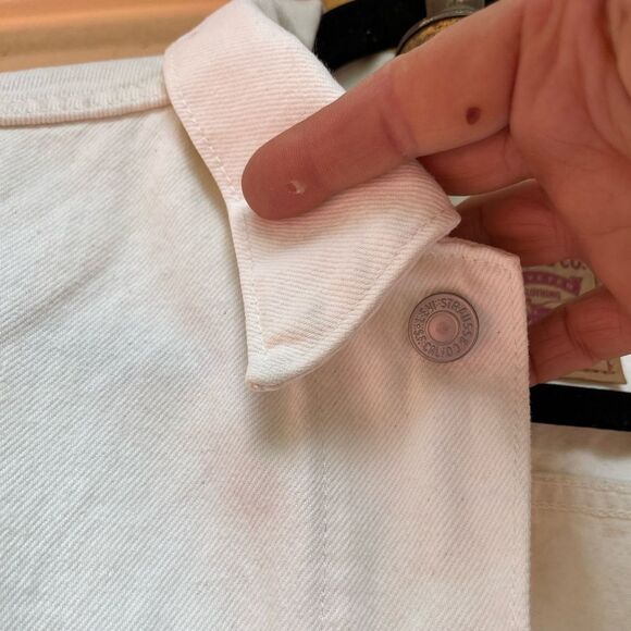 Levi’s ivory jean jacket. Chest and side pockets, logo, Small - Picture 9 of 9